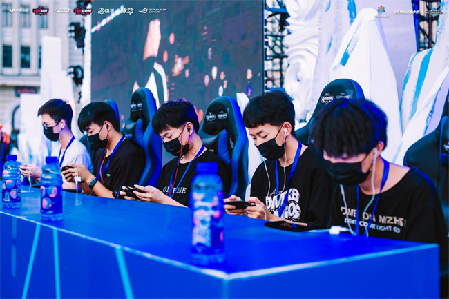 的火药味 的火药味